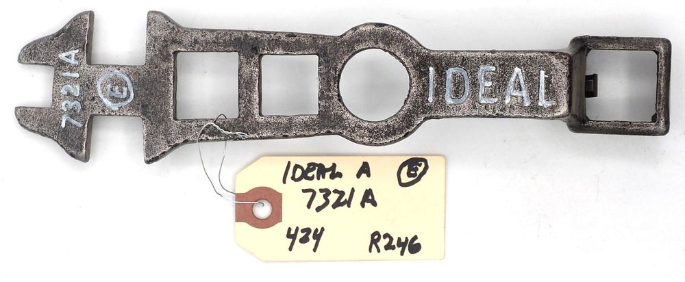 Lot 424: "Ideal 7321A (E with circle)"