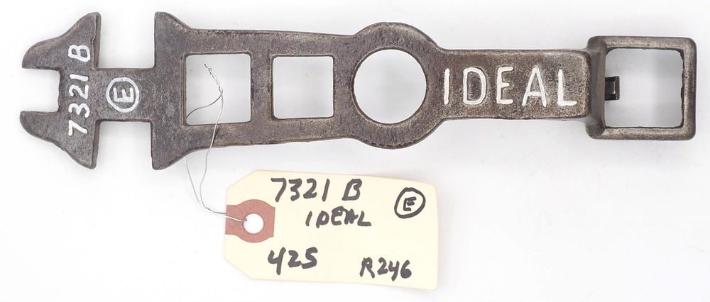 Lot 425: 8.5''L "Ideal 7321A (E with circle)"