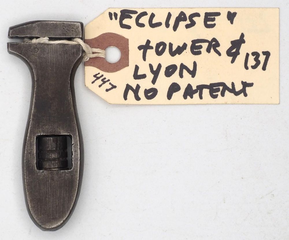 Lot 447: 2.875''L Eclipse by Tower & Lyon