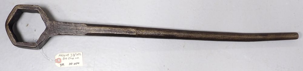 Lot 549: 29.25''L Massive 3.125" Hex box end