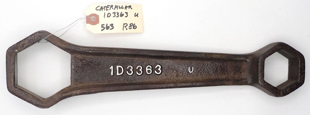Lot 563: 14''L Caterpillar "1D3363" U"