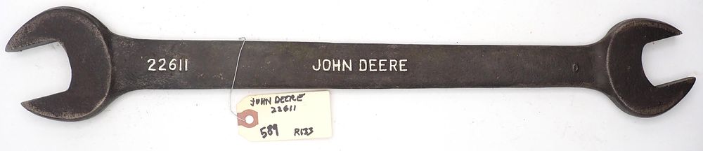 Lot 589: 19.5''L "John Deere 22611"