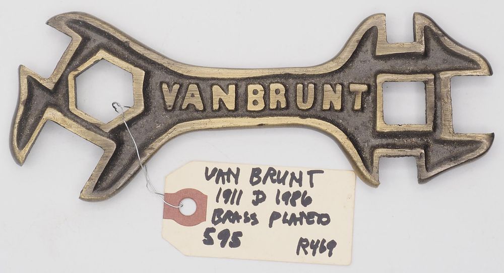 Lot 595: 6.75''L "Van Brunt"