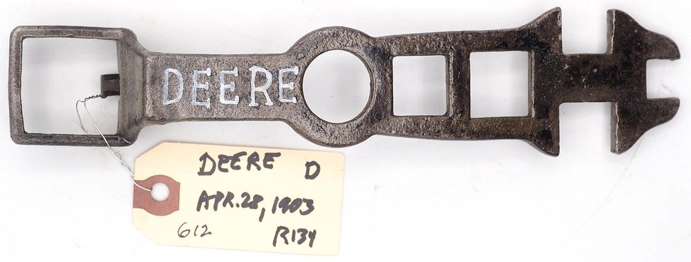 Lot 612: 8.75''L "Deere"