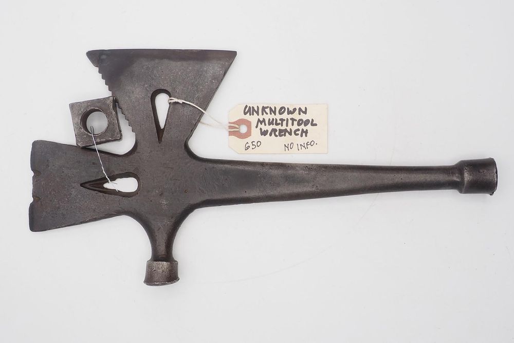 Lot 650: 12.75''L Multi-tool hatchet