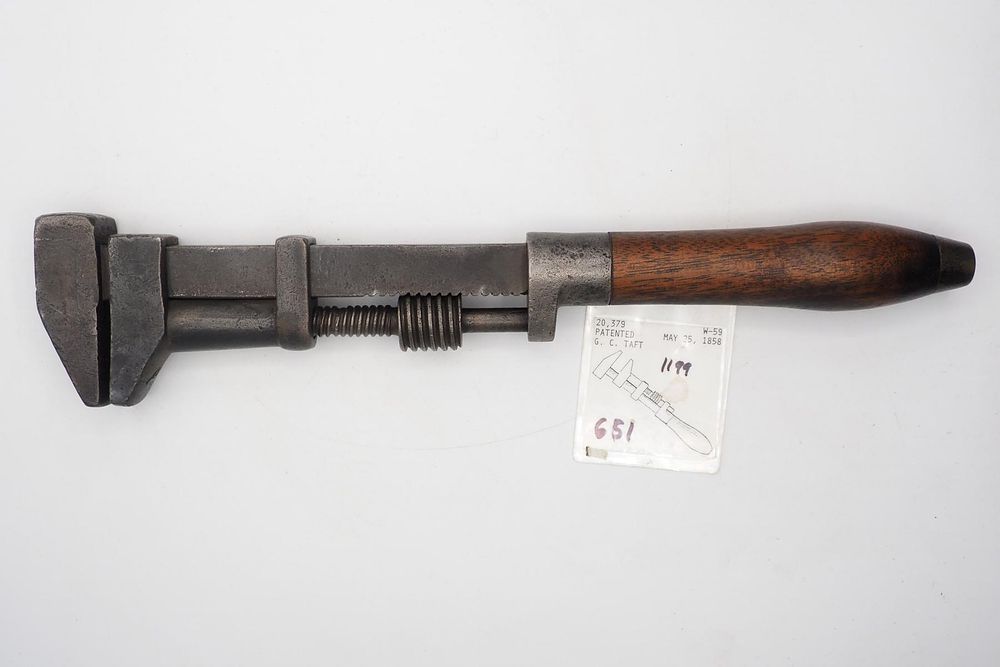 Lot 651: 15.5''L G.C. Taft double screw, RARE! Early!