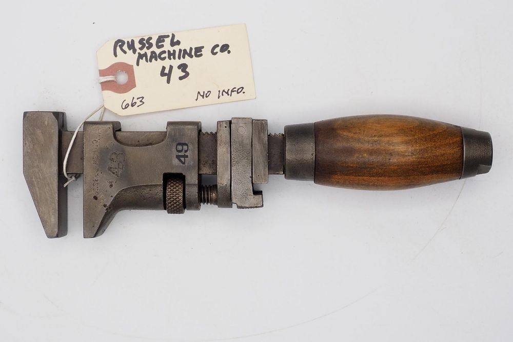Lot 663: 8.25''L "Russel Mach Co"