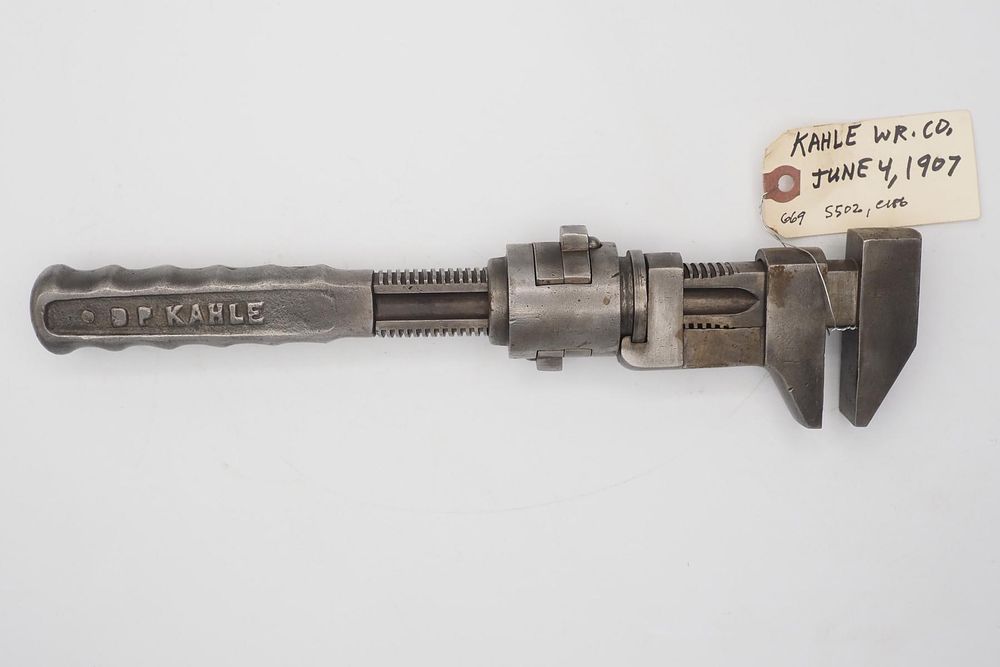 Lot 669: 12.75''L "D.P. Kahle"