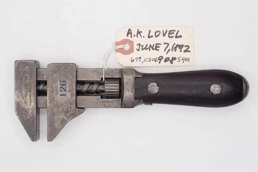 Lot 679: 8''L The AK Lovell Manf'g Co.