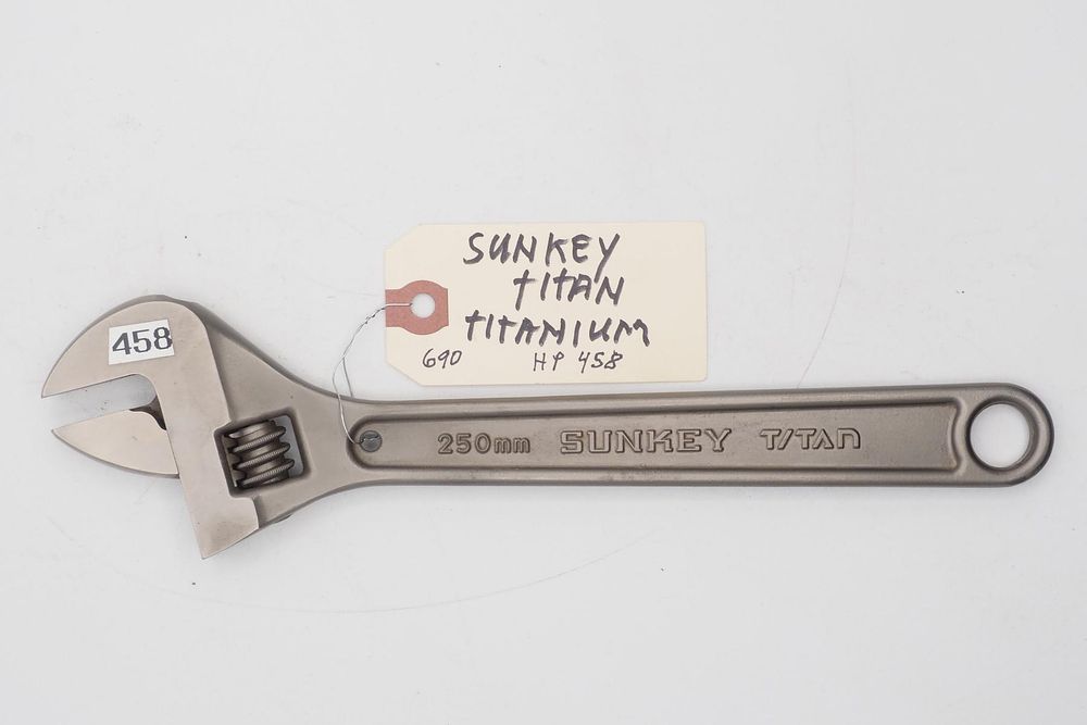 Lot 690: 10.25''L "250MM Sunkey Titan"