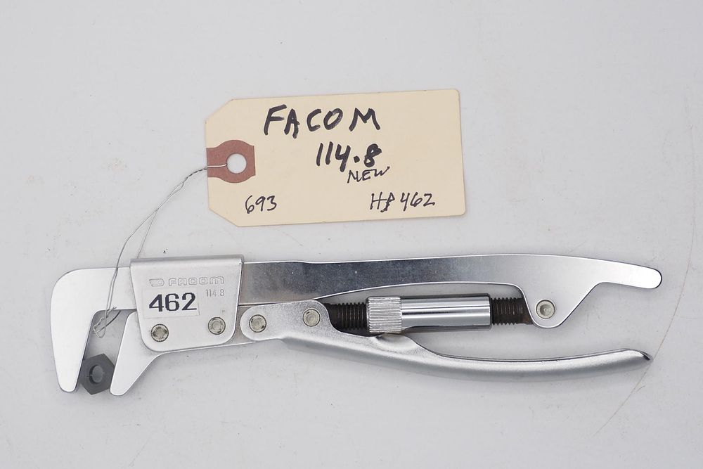 Lot 693: 7.75''L "Facom 114.8", new locking pliers