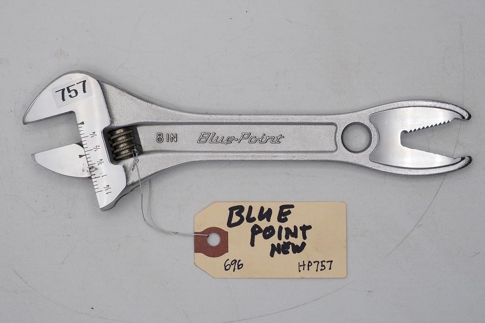Lot 696: 8''L "Blue Point 8 IN"