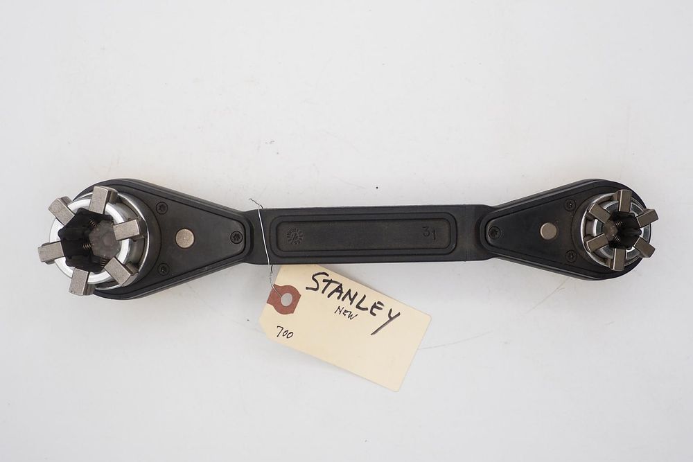 Lot 700: 10.75''L "Stanley"