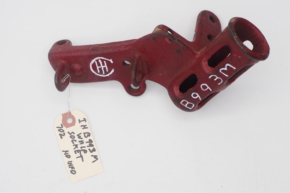 Lot 702: 8.5''L International Harvester whip socket
