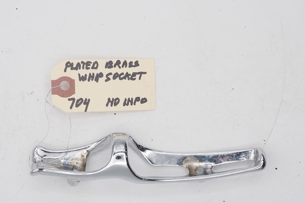 Lot 704: 6''L Nickel-plated brass whip socket