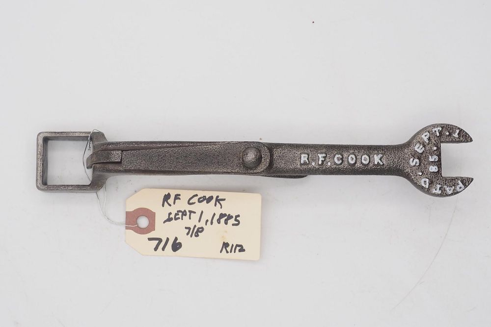 Lot 716: 8.75''L "RF Cook" 7/8" box end buggy wrench