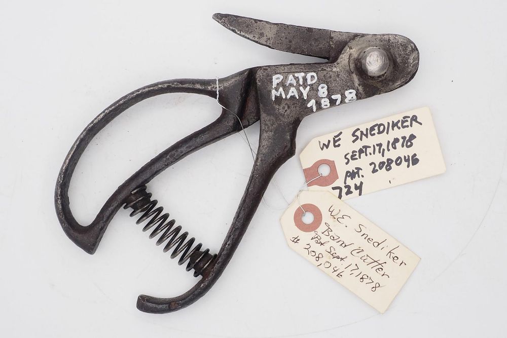 Lot 724: 7.75''L W.E. Snediker band cutter