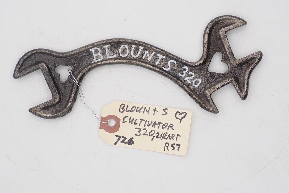 Lot 726: 7.5''L "Blounts 320"