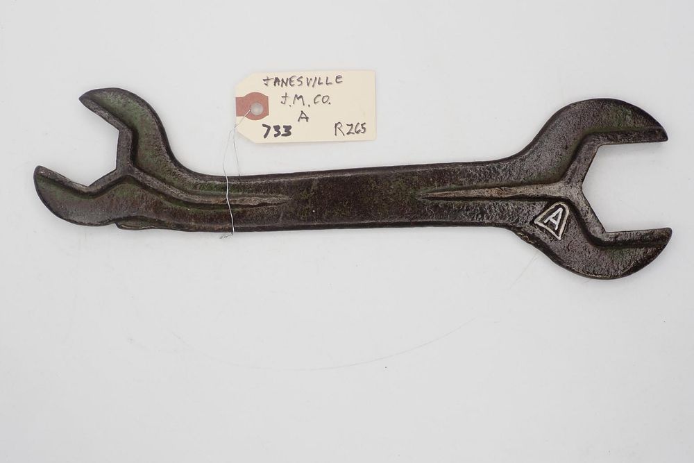 Lot 733: 12.5''L Janesville Machine