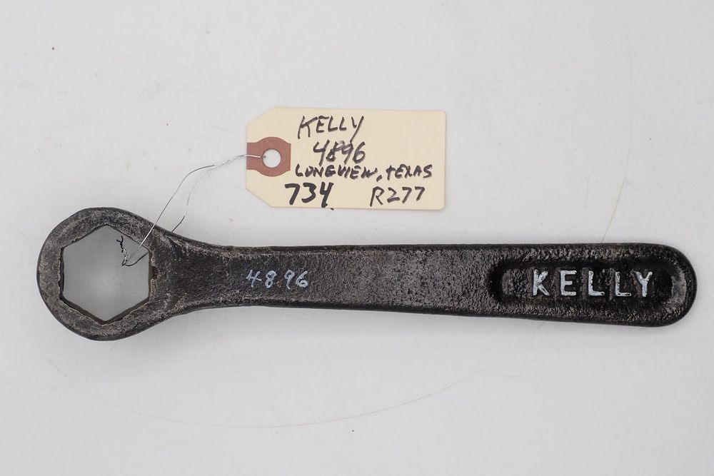Lot 734: 9''L "Kelly"