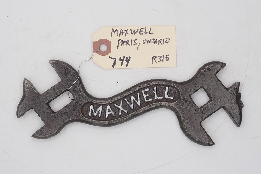 Lot 744: 7.5''L "Maxwell"