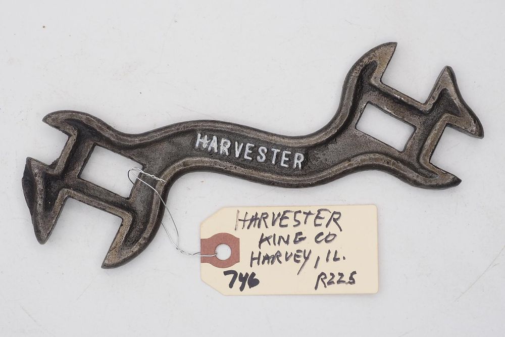 Lot 746: 7.25''L  Harvester King Co.