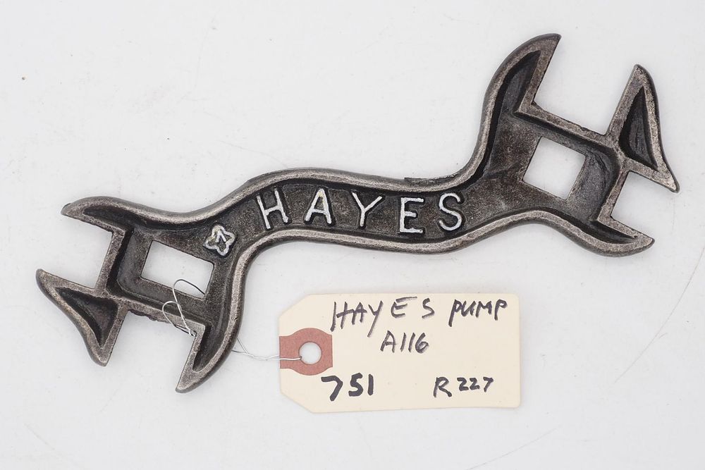 Lot 751: 7.5''L Hayes Pump & Planter