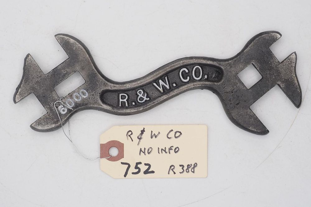 Lot 752: 7.5''L "6000 R&W Co."