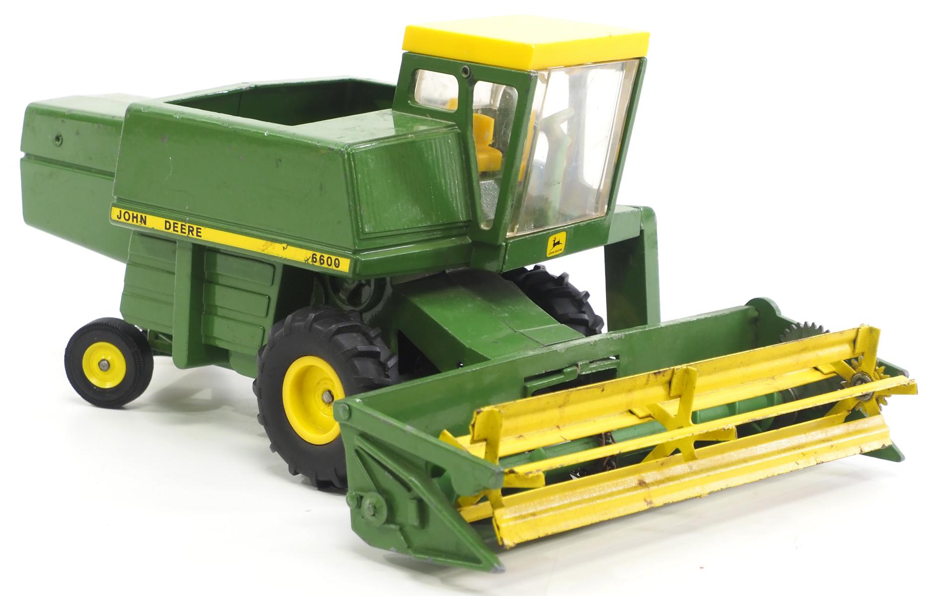 Ertl John Deere 6600 Combine