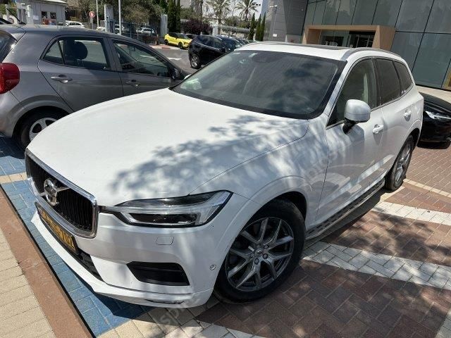 ורד אורון | עורכת דין | וולוו XC-60 שנת 2021