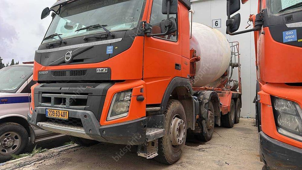 ורד אורון | עורכת דין | 2 משאיות וולבו משא רכין שנת 2017