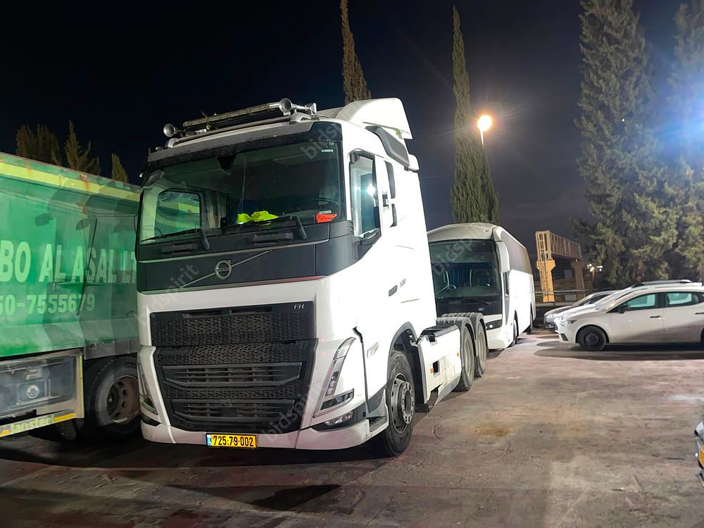 ורד אורון | עורכת דין | משאית וולבו FH64T שנת 2022