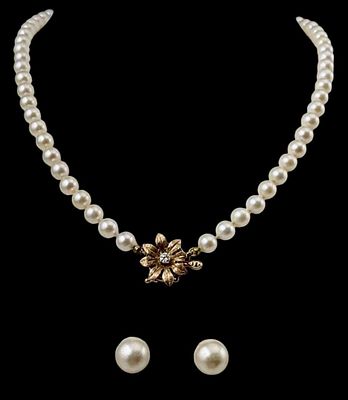 Pearl Necklace With 14K Diamond Clasp & Pearl Earrings. Pearl Necklace With 14K Diamond Clasp 