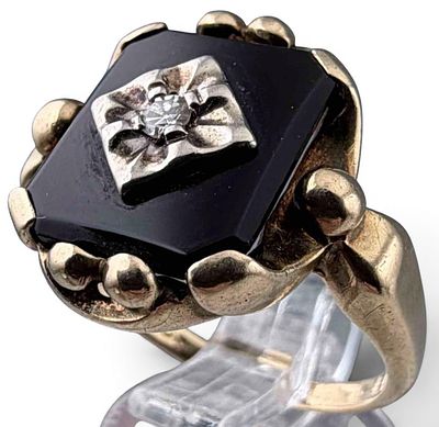 Vintage 10K Black Onyx & Diamond Ring. Vintage 10K Black Onyx &amp; Diamond Ring, 3.6g. Marked 