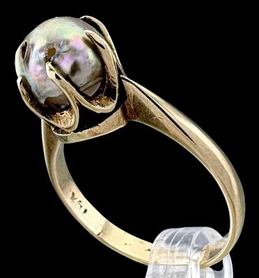 14K Pearl Ring, 3.2g. Marked "14K." Pearl approximately 8.6mm. Please note that pearl is loose 