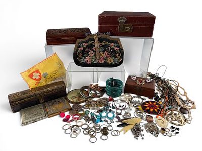 Costume Jewelry, Jewelry Boxes & Vintage Compacts. Costume Jewelry, Jewelry Boxes &amp; Vintage 