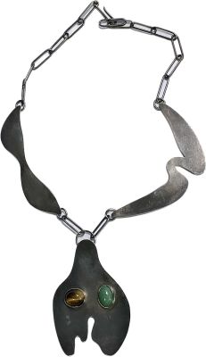 ענק לצוואר מאת האמן JEAN ARP (צרפת 1887-1966), Jean Arp, Tete, Bouteille et Moustache- כסף 