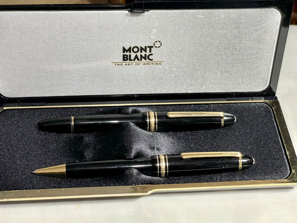 סט עטים MONT BLANC בקופסה - נובע ציפורן זהב 18 קרט # 146 ועט כדורי