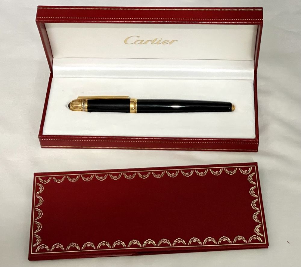 Pasha de cartier עט נובע ציפורן זהב 18 קרט חתום וממוספר משנת 1993 - עם שלישית טבעות זהב 18 
