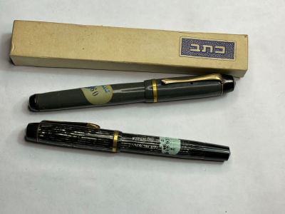 "כתב" שני עטים נובעים במצב שמור מאוד אחד באריזה מקורים
