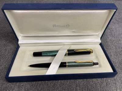 PELIKAN סט ישן איכותי : עט נובע ציפורן זהב 14 קרט ועט כדורי משומשים במצב שמור יפה בקופסה 