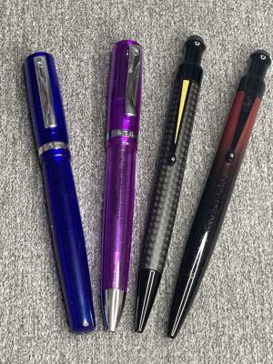 MONTEVERDE USA לוט 4 עטים כדוריים כחדשים -שניים גוף שקוף צבעוני ושניים דגם 