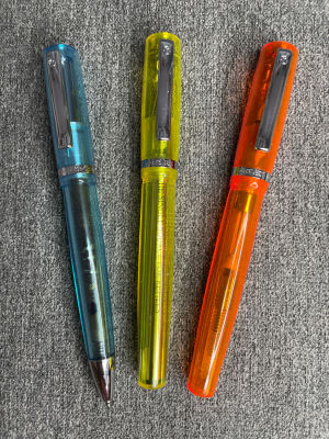 MONTEVERDE USA שלושה עטים כולל אחד נובע כחדשים - גוף שקוף צבעוני