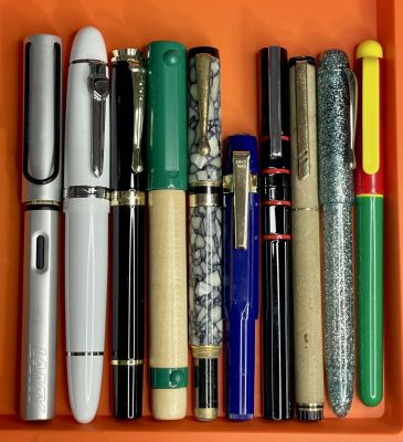 לוט 10 עטים נובעים שונים במצב טוב כולל cerruti-kaweco sport-jinhao-lamy-daniel hechter
