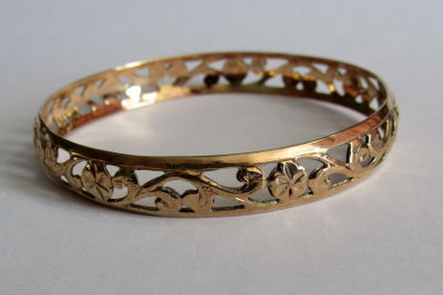 צמיד זהב 14 קרט חתום עבודת יד - חישוק רוחב 10 מ"מ - קוטר פנימי 6.2 ס"מ