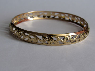 צמיד זהב 14 קרט חתום חישוק עבודת יד רוחב 10 מ"מ - קוטר פנימי 7 ס"מ