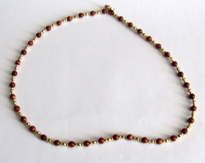 שרשרת חרוזי זהב וסוגר זהב 14 קרט חתום עם אבני חן - אבן שמש סאן סטון 4 מ"מ קוטר - אורך שרשרת 40 ס"מ