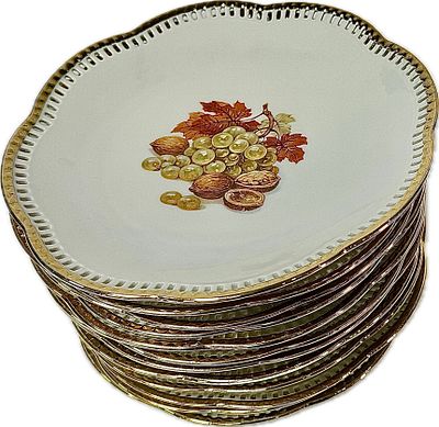 סט 12 צלחות פורצלן לפירות SCHUMANN בווריה מעוטר שוליים מזהב וציורי פירות במרכז קוטר 20 ס"מ