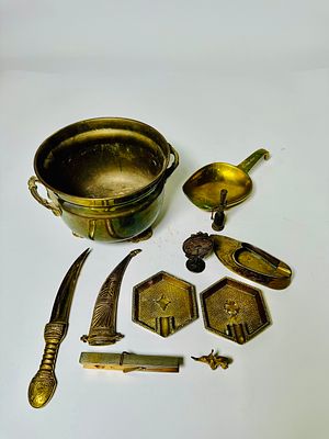 לוט 10 כלי מתכת שונים, רובם ברונזה, במידות שונות בין 2-19 ס"מ