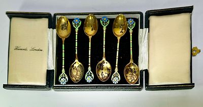 לוט 6 כפיות כסף אנגלי מברמינגהם מצופה זהב ואמייל בקופסא המקורית. משקל הכפיות- 56 גרם. אורך 